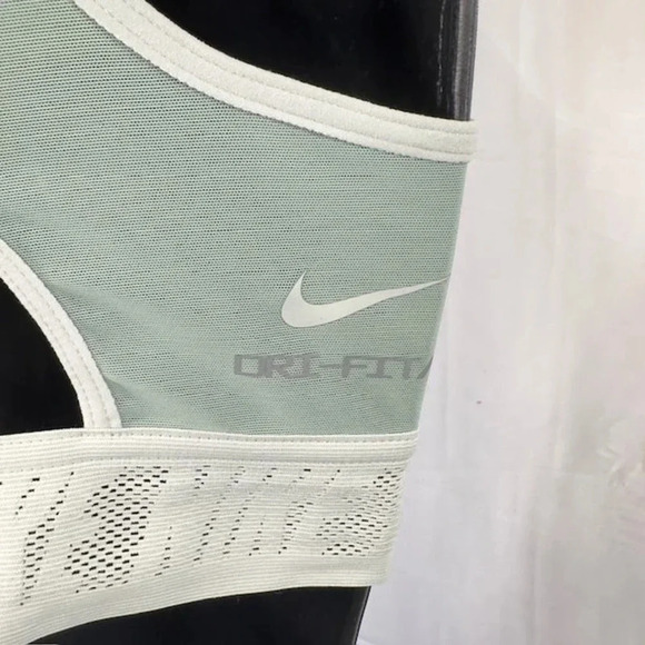 NEW Nike Dri-FIT Swoosh UltraBreathe Sports Bra Scoop Neck Green Gray Womens M - Picture 6 of 8